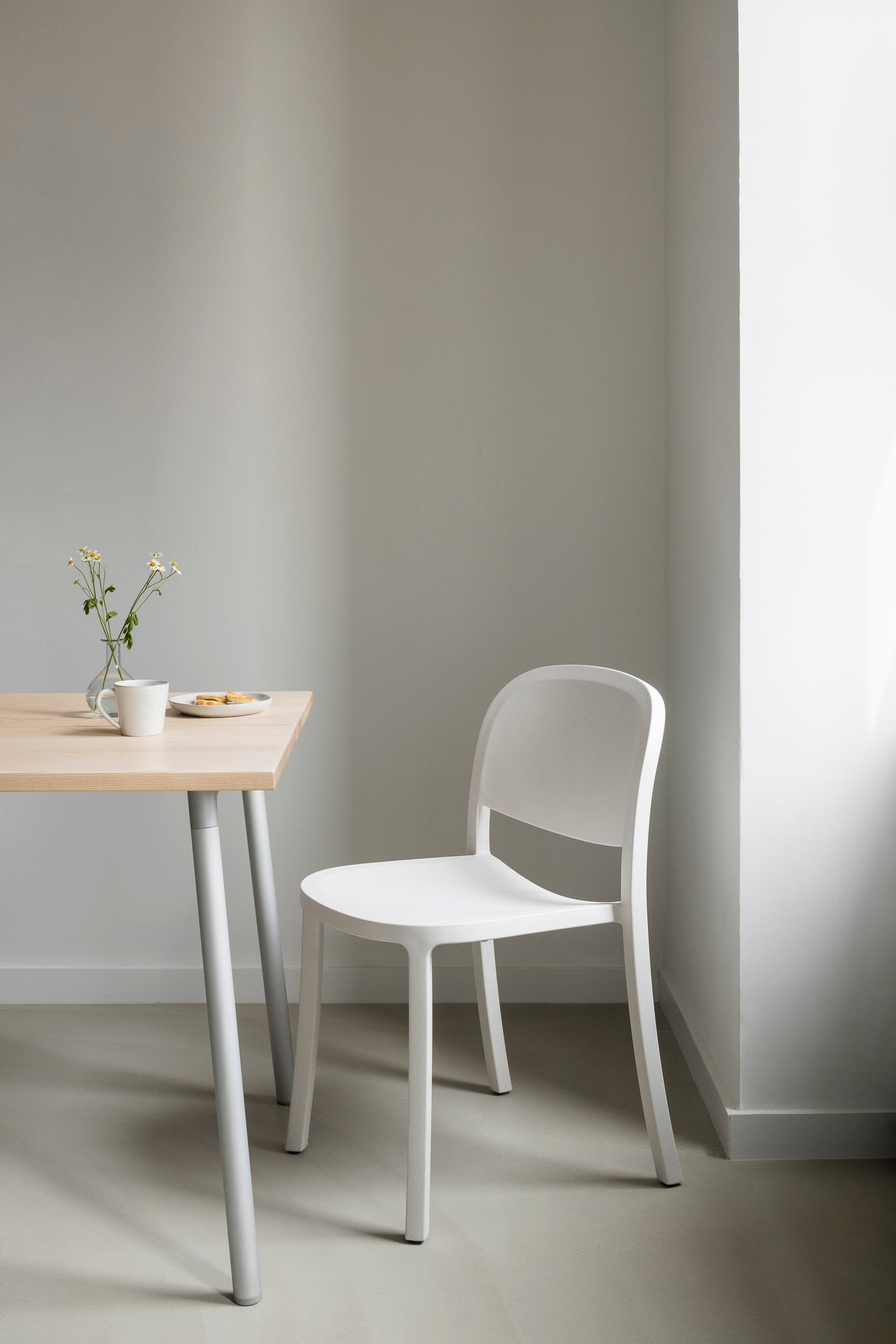Chair Emeco 1 Inch Reclaimed — catalog view profil — polypropylène recycled — design Jasper Morrison | Antifer