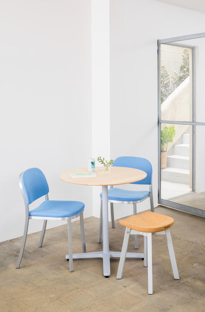 Chaise 1 Inch — Emeco, en situation