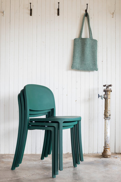 Chair Emeco 1 Inch Reclaimed — catalog view trois-quarts — design Jasper Morrison | Antifer