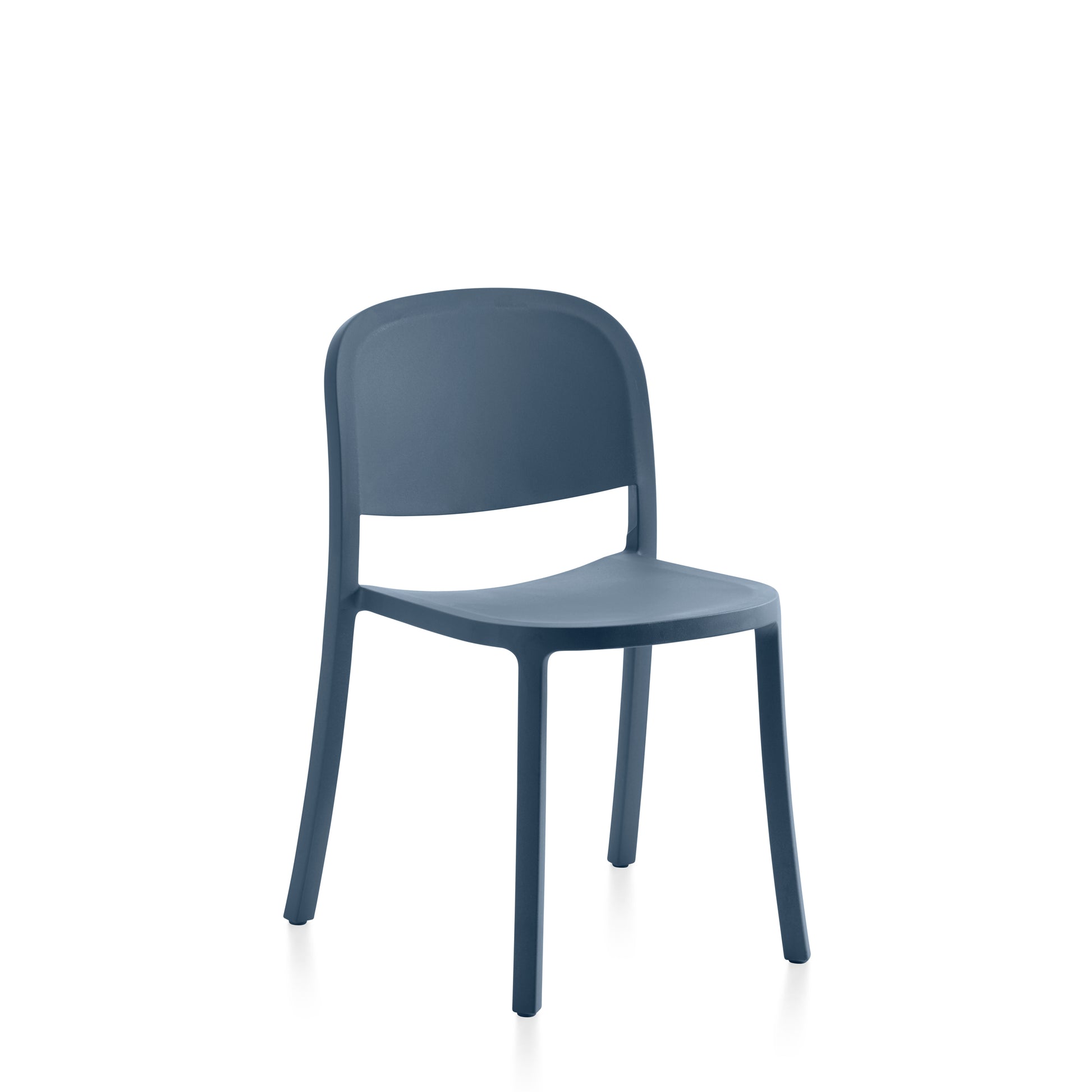 Chaise Emeco 1 Inch Reclaimed sable en situation intérieur — design Jasper Morrison | Antifer