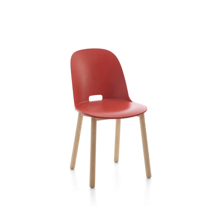 Chaise Alfi Emeco design Jasper Morrison à dossier haut couleur rouge