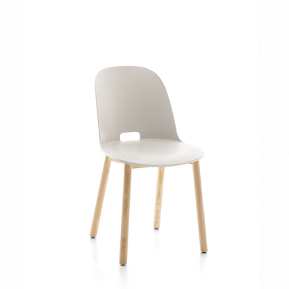 Chaise Alfi Emeco design Jasper Morrison à dossier haut couleur blanc