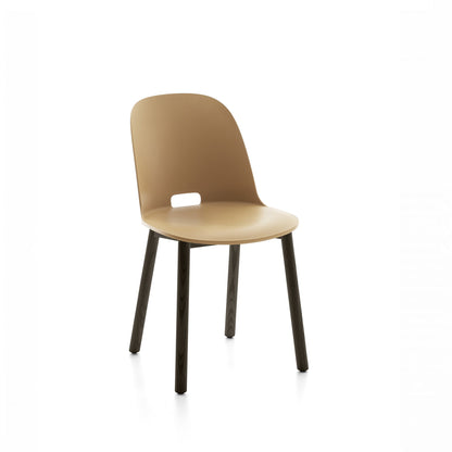 Chaise Emeco Alfi, dossier haut, frêne teinté foncé, sable