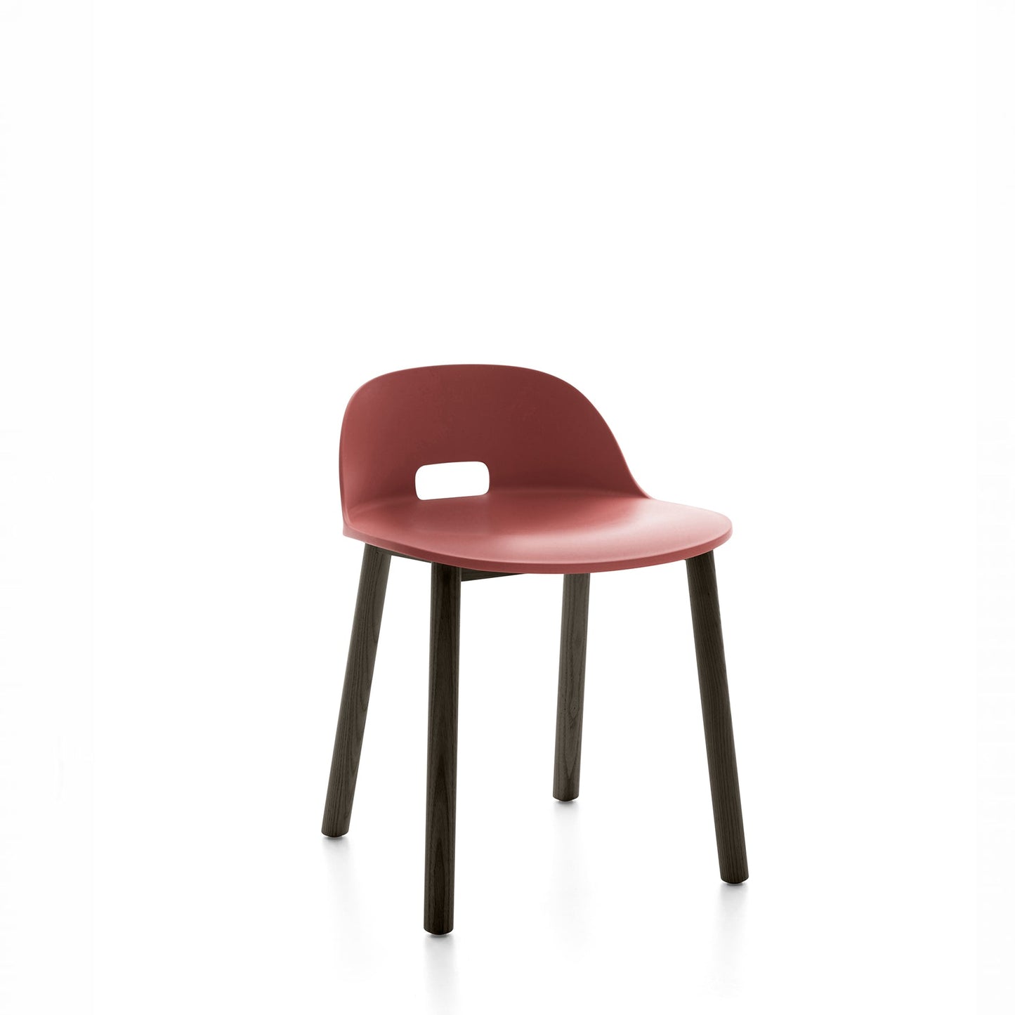Chaise Emeco Alfi, dossier bas, frêne teinté foncé, rouge