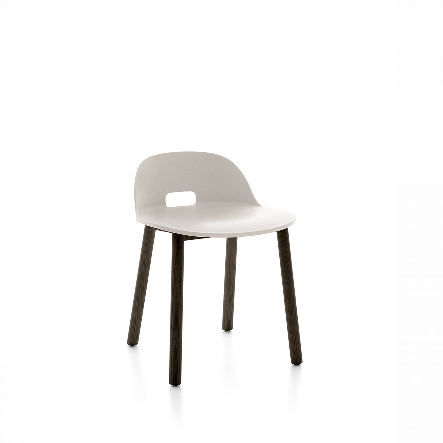 Chaise Emeco Alfi, dossier bas, frêne teinté foncé, blanc