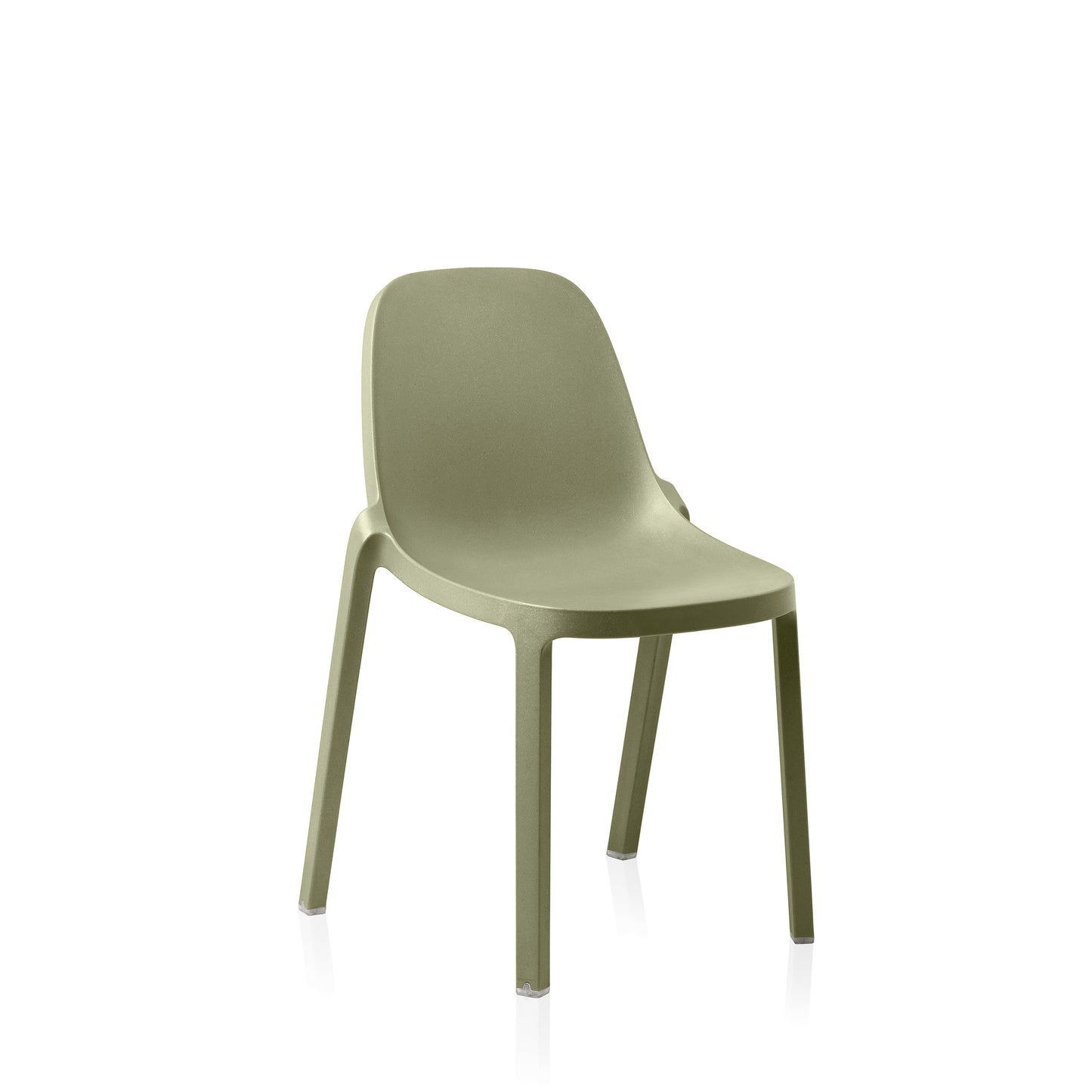 Chaise empilable Broom Emeco design Philippe Starck en polypropylène recyclé couleur vert sauge