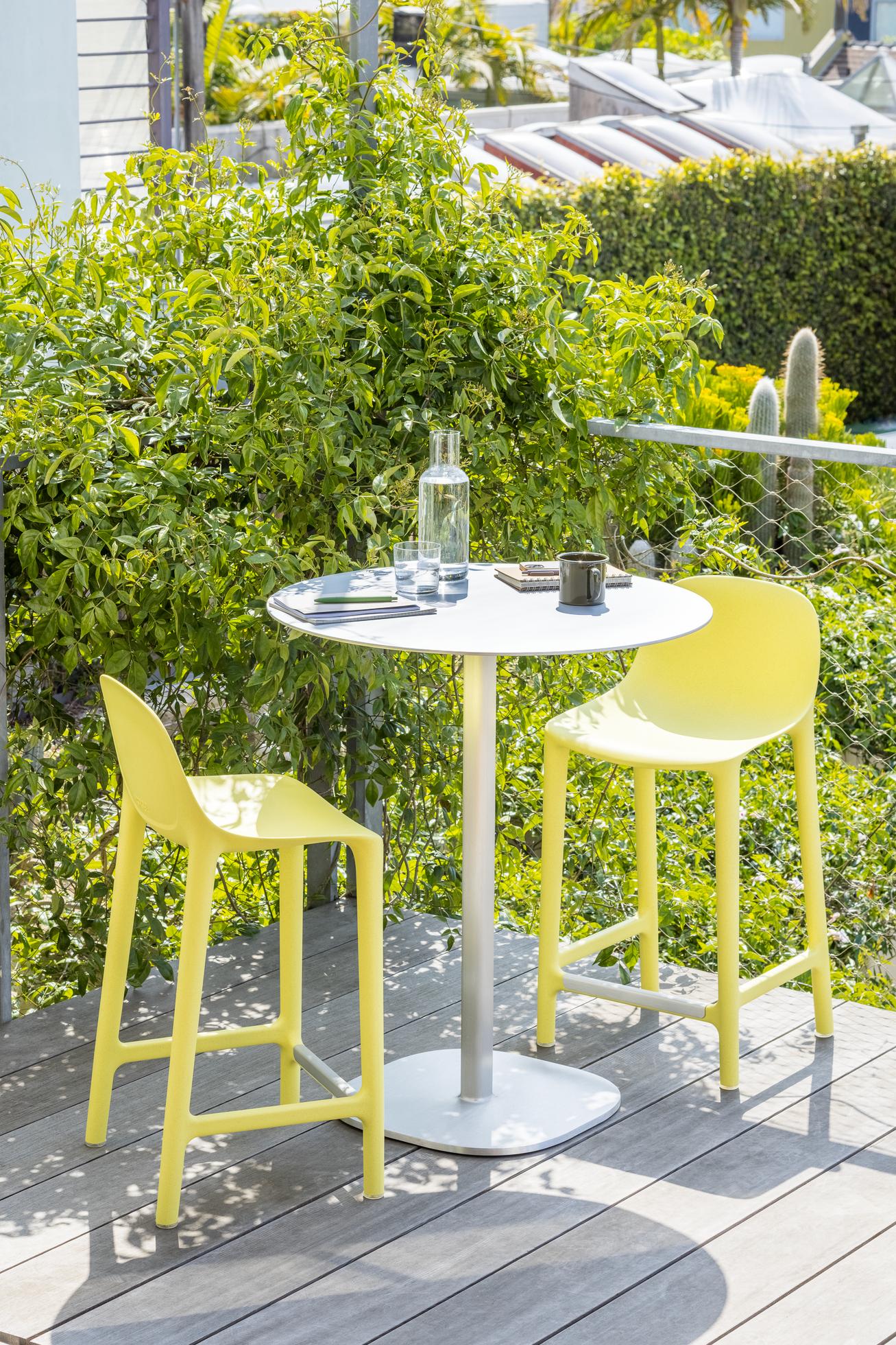 Table 2 Inch base plaque Emeco en extérieur, tabourets de comptoir Broom | Antifer