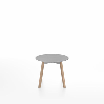 Table basse Emeco SU ronde, plateau aluminium brossé, base chêne massif
