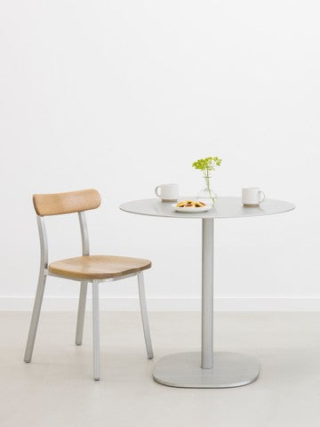 Table café 2 Inch base plaque Emeco, plateau bois, chaise Utility | Antifer