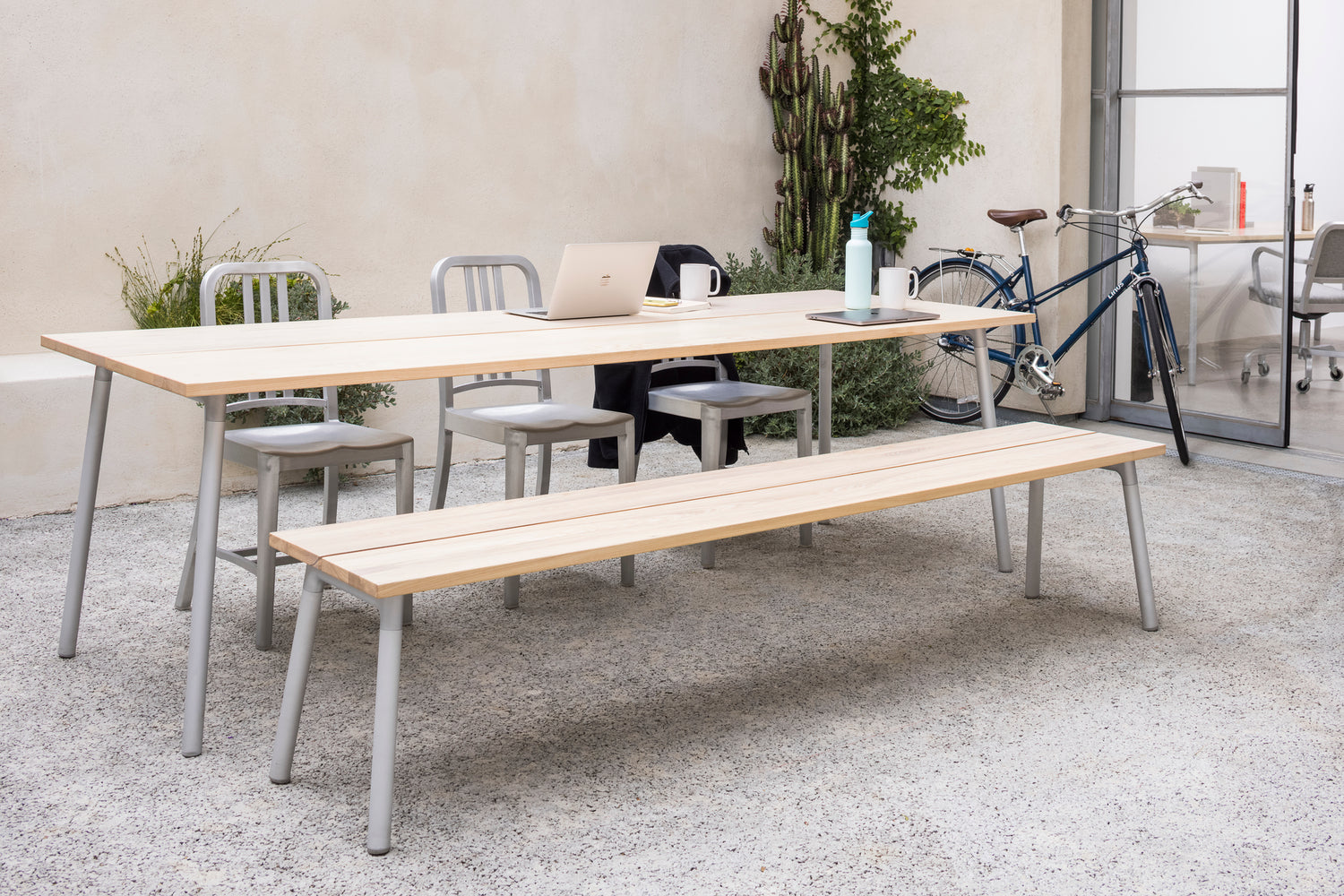Patio table de réunion design Run Emeco 244cm accoya avec chaises Navy 