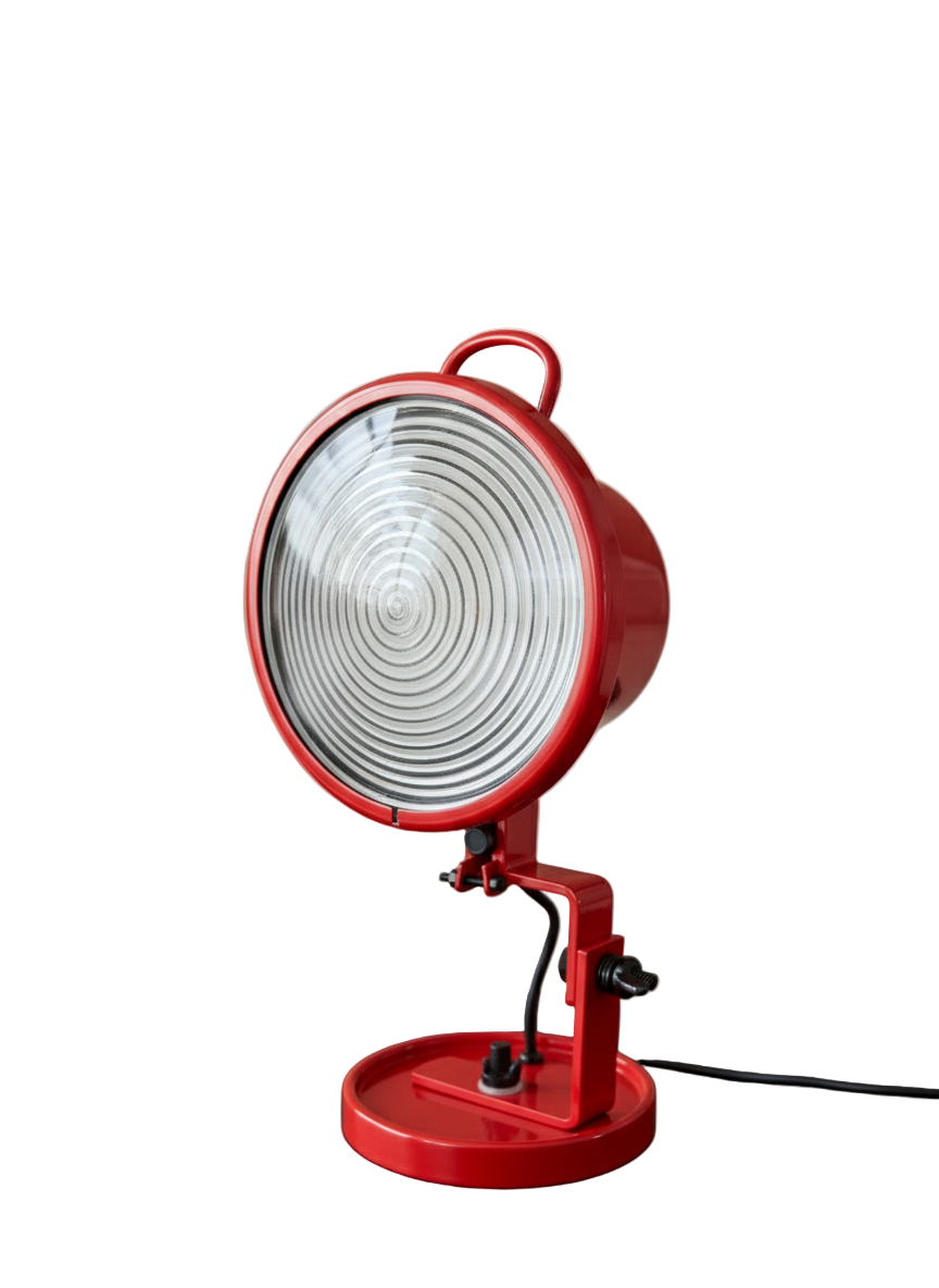 Lampe Jeep rouge, métal & lentille fresnel de 3/4 gauche