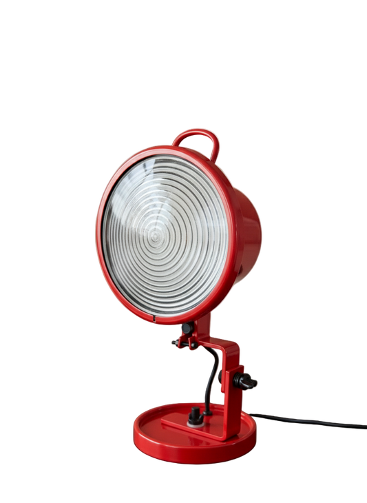 Lampe Jeep rouge, métal & lentille fresnel de 3/4 gauche