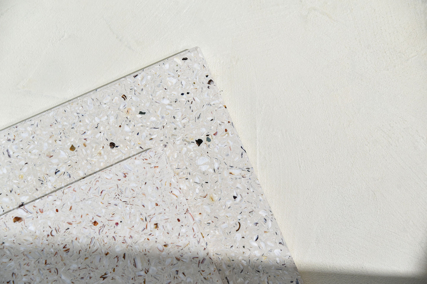 Table top Ostrea - detail pearl fragments | Antifer