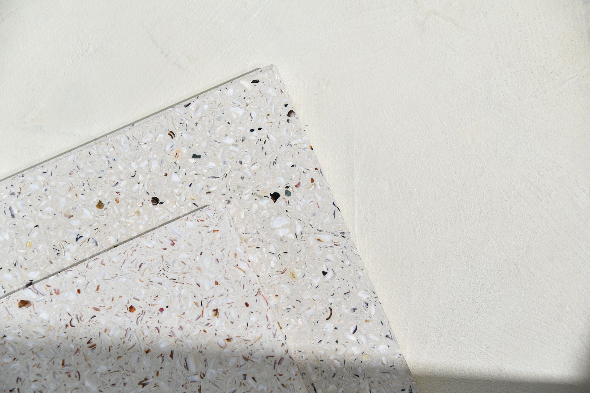 Table top Ostrea - detail pearl fragments | Antifer