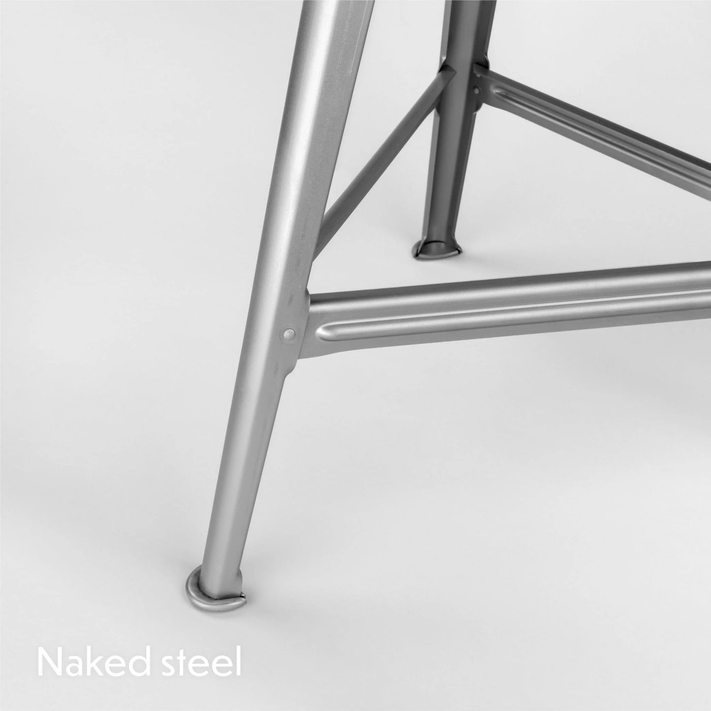 High stool Rowac Schemel 75 cm — detail base steel nu riveté — Antifer