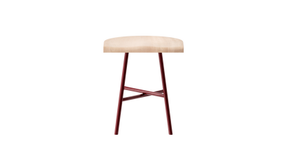 Tabouret bas Camarade en hêtre massif et acier couleur rouille vue de face