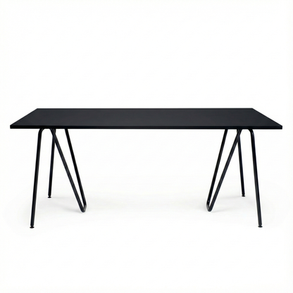 Plateau noir  avecPaire de tréteaux Sinus en acier courbé design minimaliste. Couleur noire