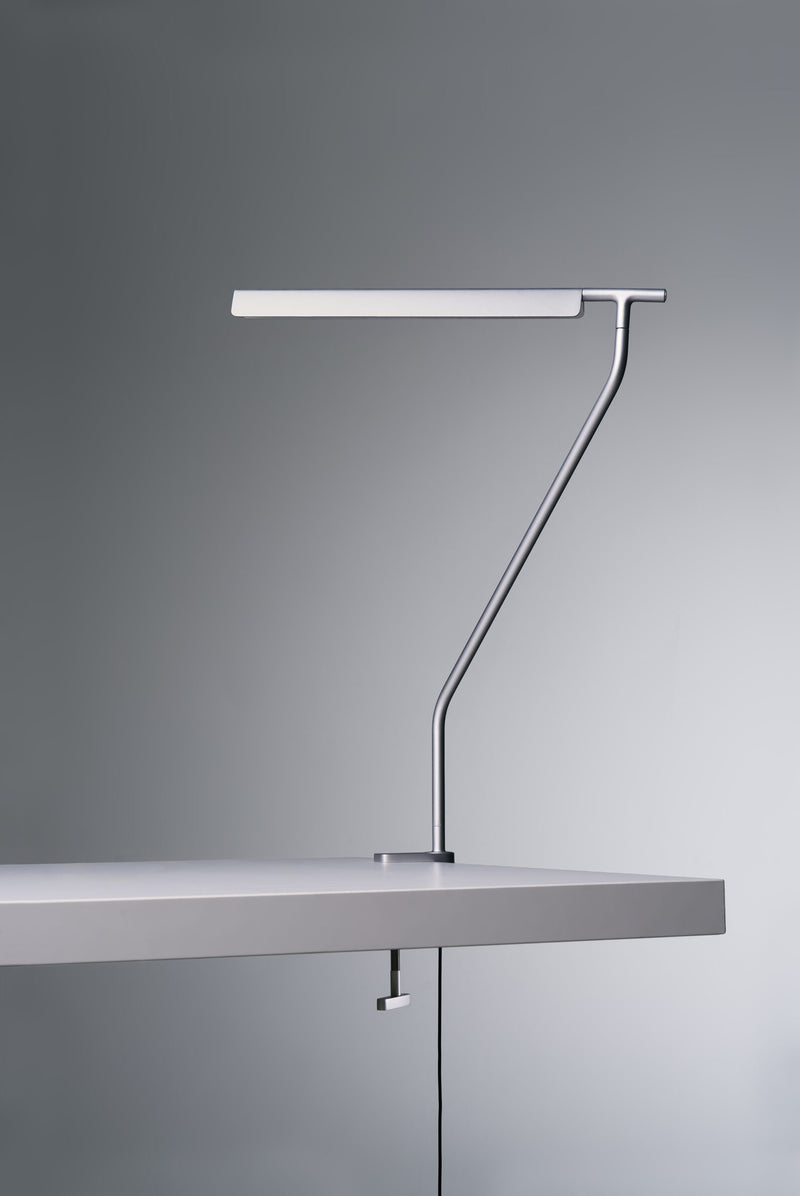 Lampe V w263 Clamp fixée au bord d'un plateau
