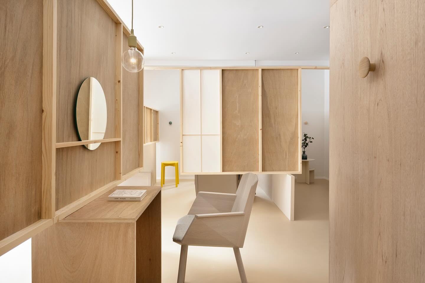 castor armchair en situation — Karimoku New Standard