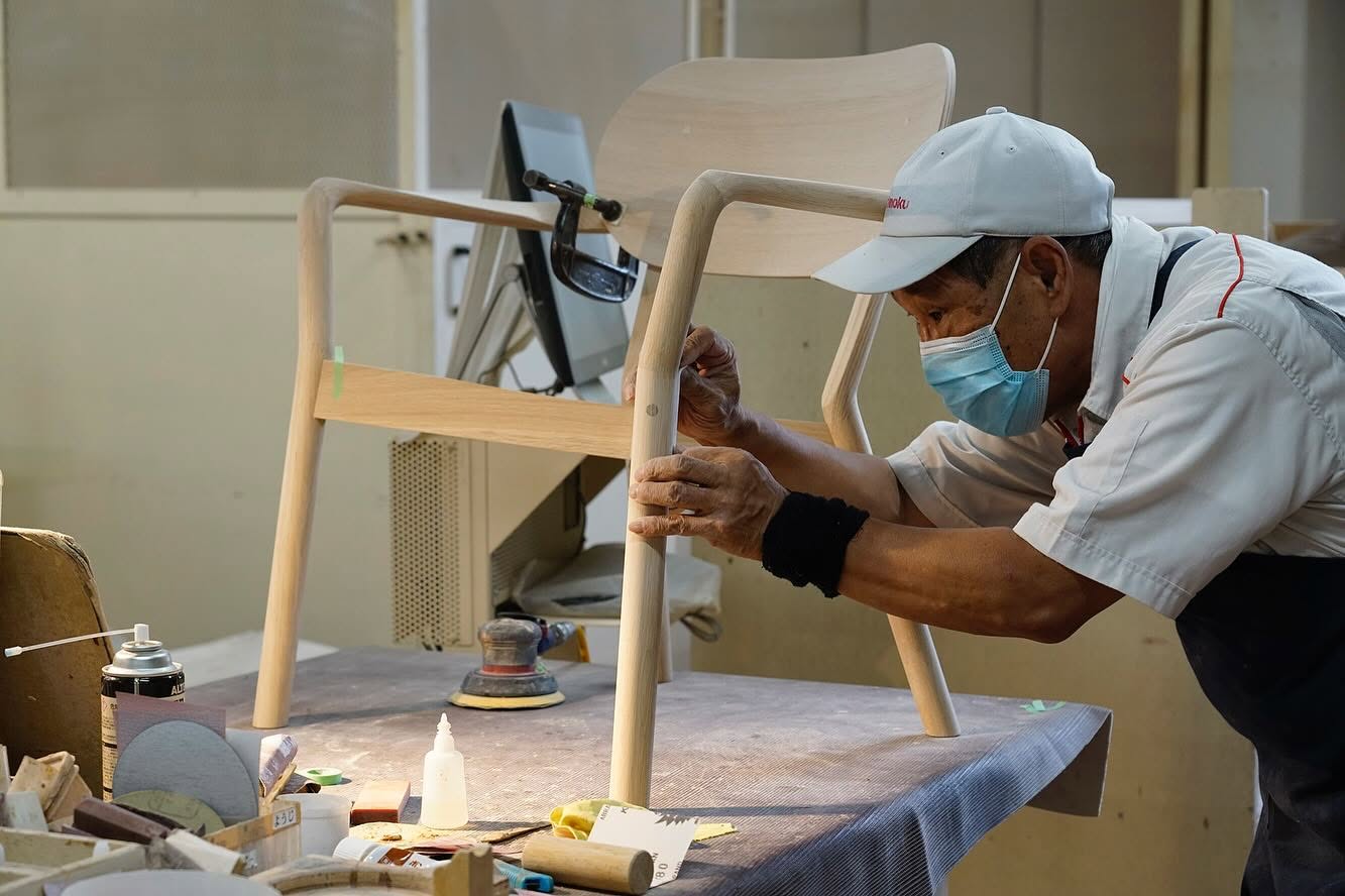 castor armchair en situation — Karimoku New Standard