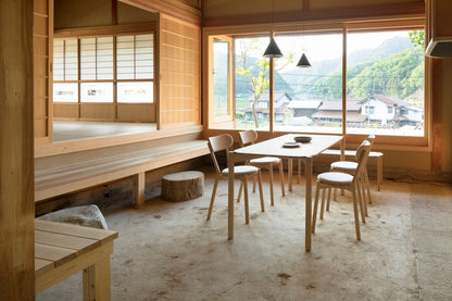 castor chair en situation — Karimoku New Standard