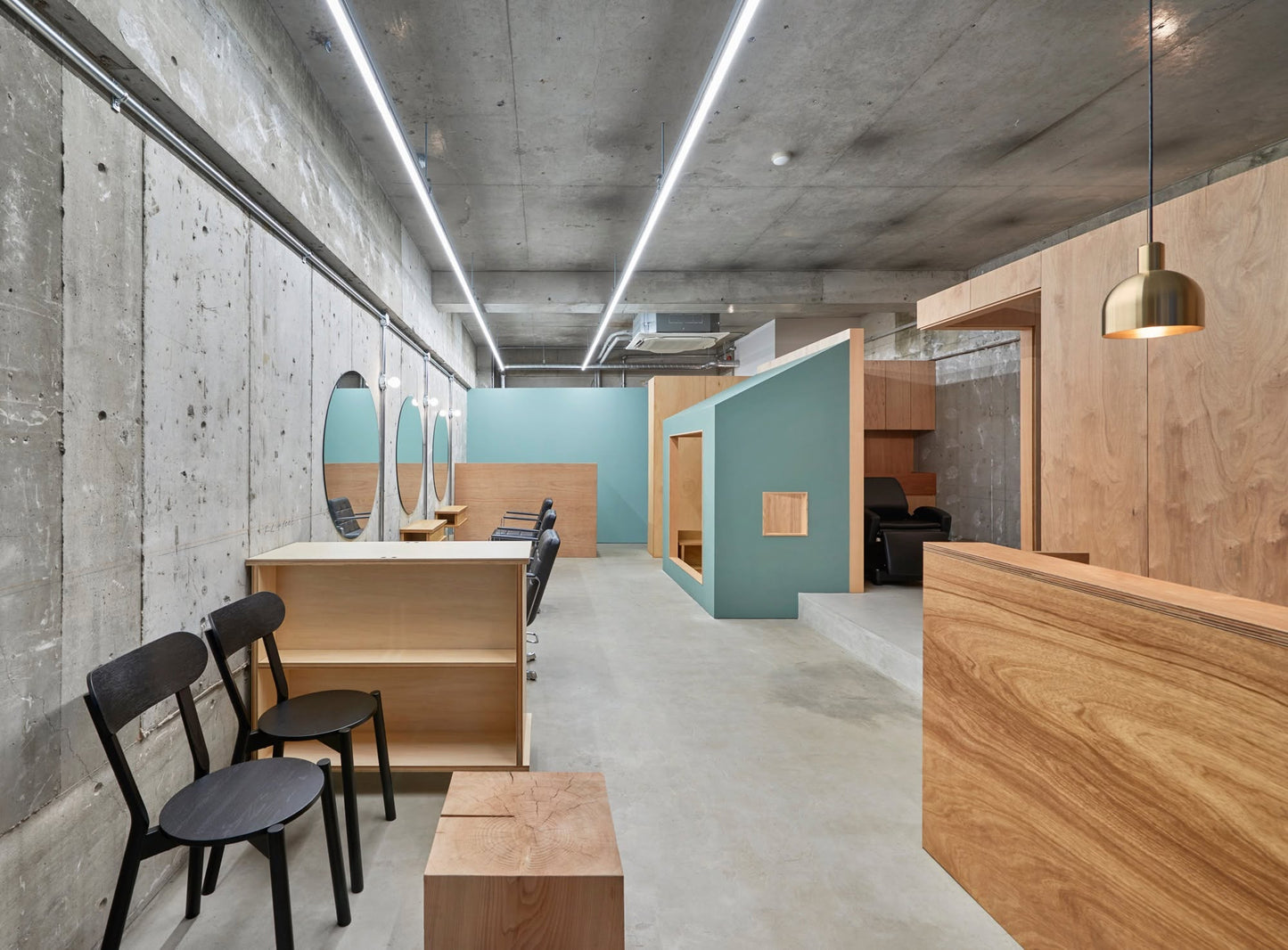 castor chair en situation — Karimoku New Standard