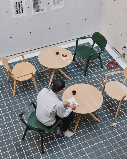 scout bistro table en situation — Karimoku New Standard
