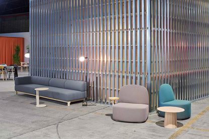 castor lobby sofa en situation — Karimoku New Standard