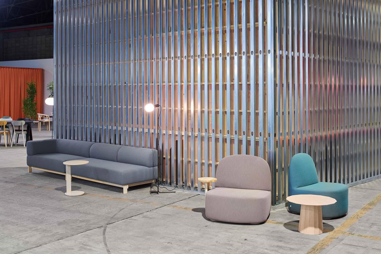 castor lobby sofa en situation — Karimoku New Standard