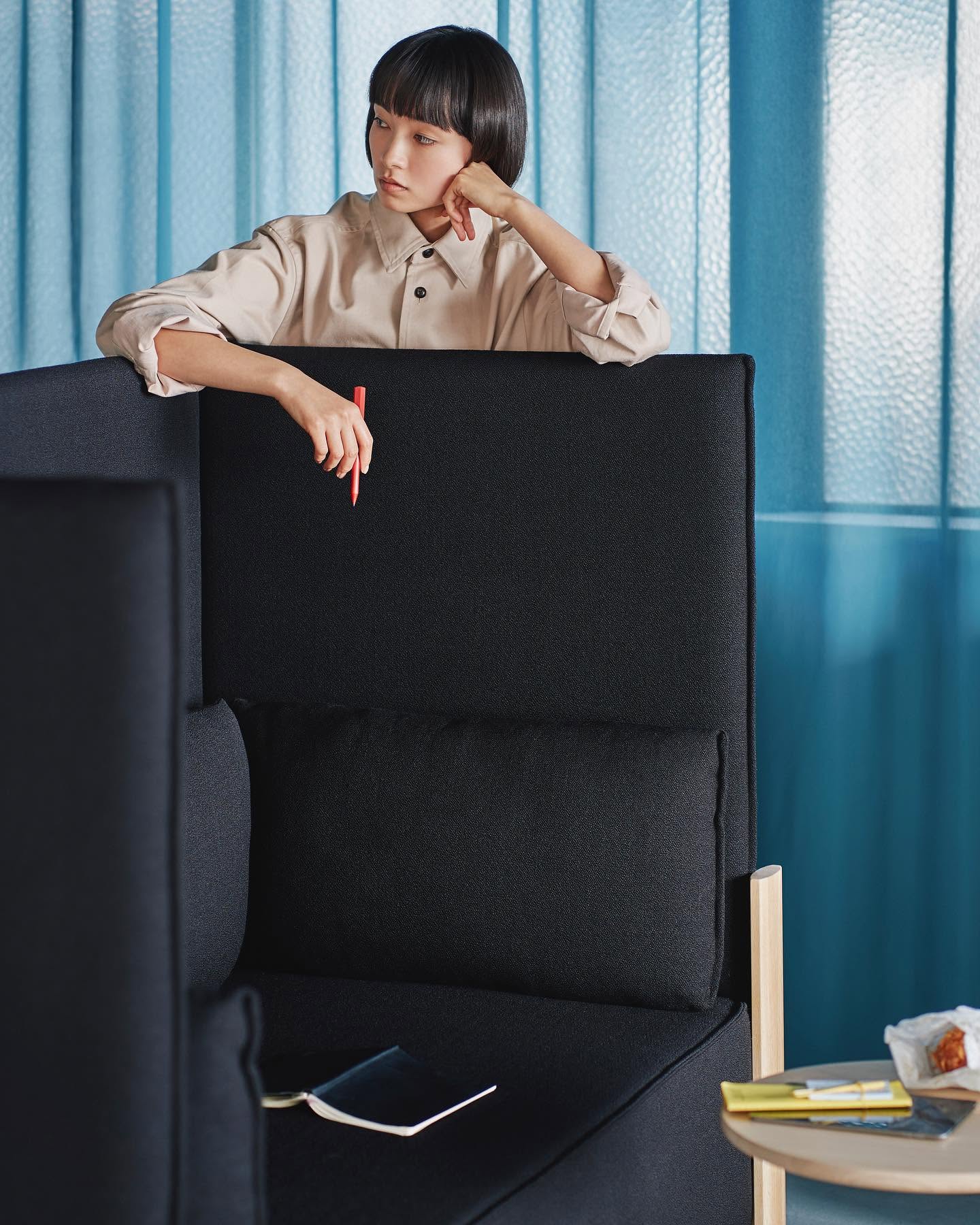 castor lobby sofa plus en situation — Karimoku New Standard