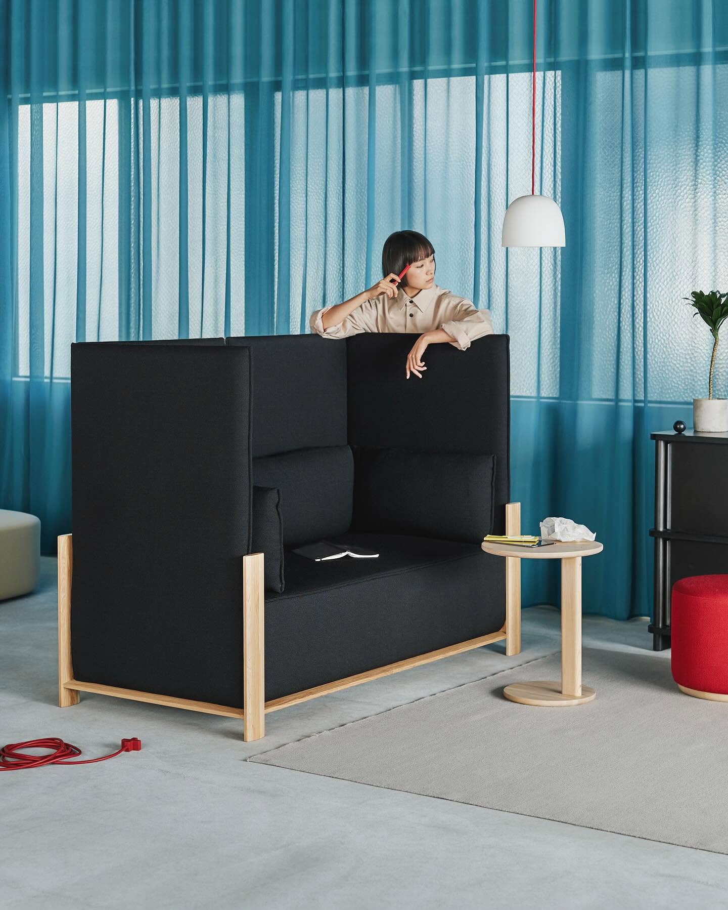 castor lobby sofa plus en situation — Karimoku New Standard
