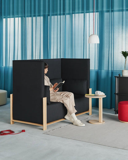 castor lobby sofa plus en situation — Karimoku New Standard