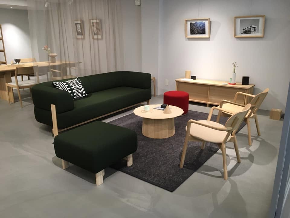 castor sofa en situation — Karimoku New Standard
