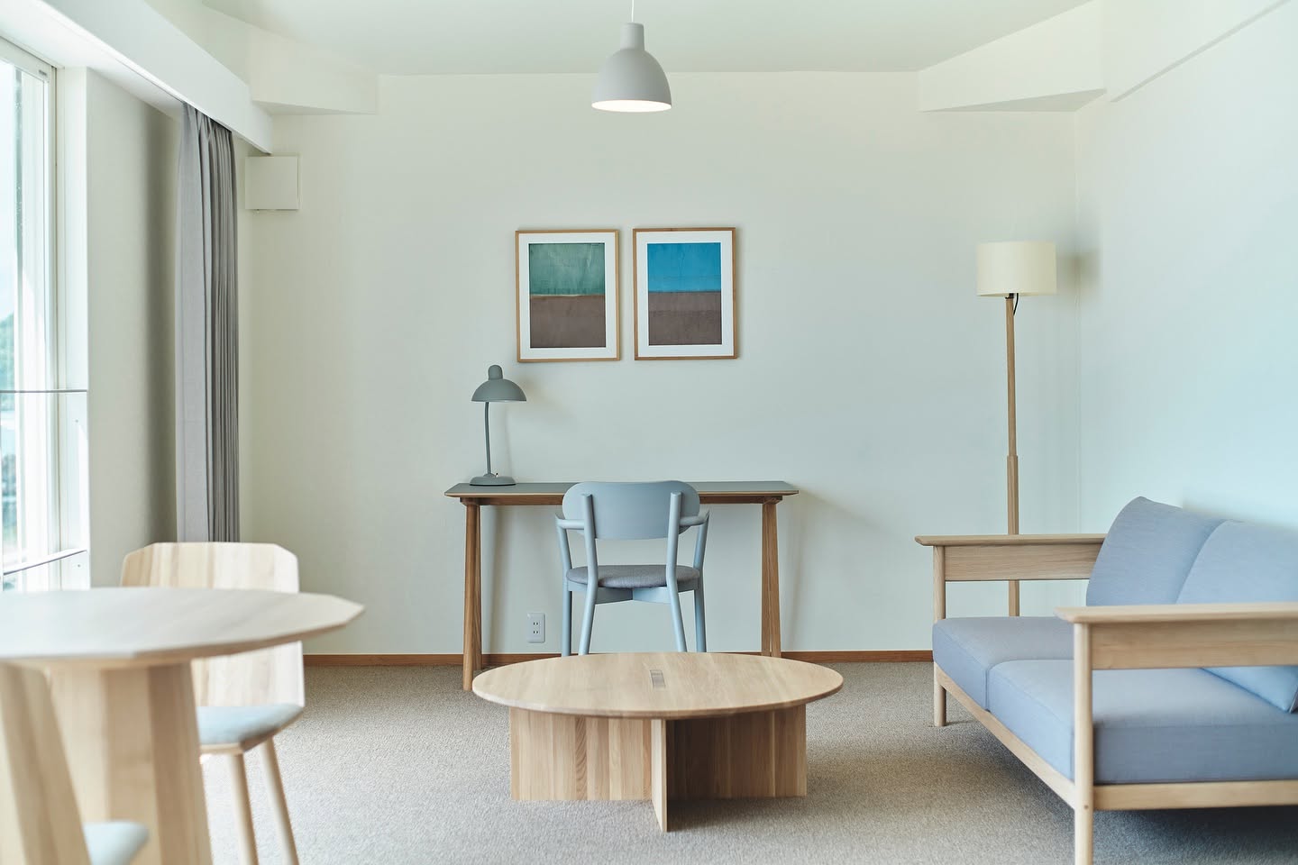 castor sofa en situation — Karimoku New Standard