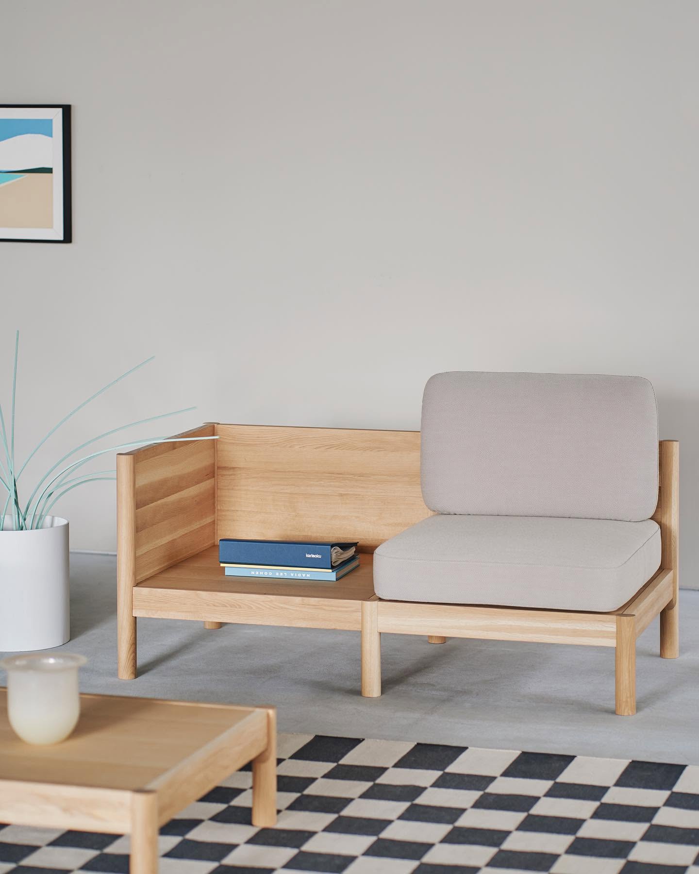 castor sofa en situation — Karimoku New Standard