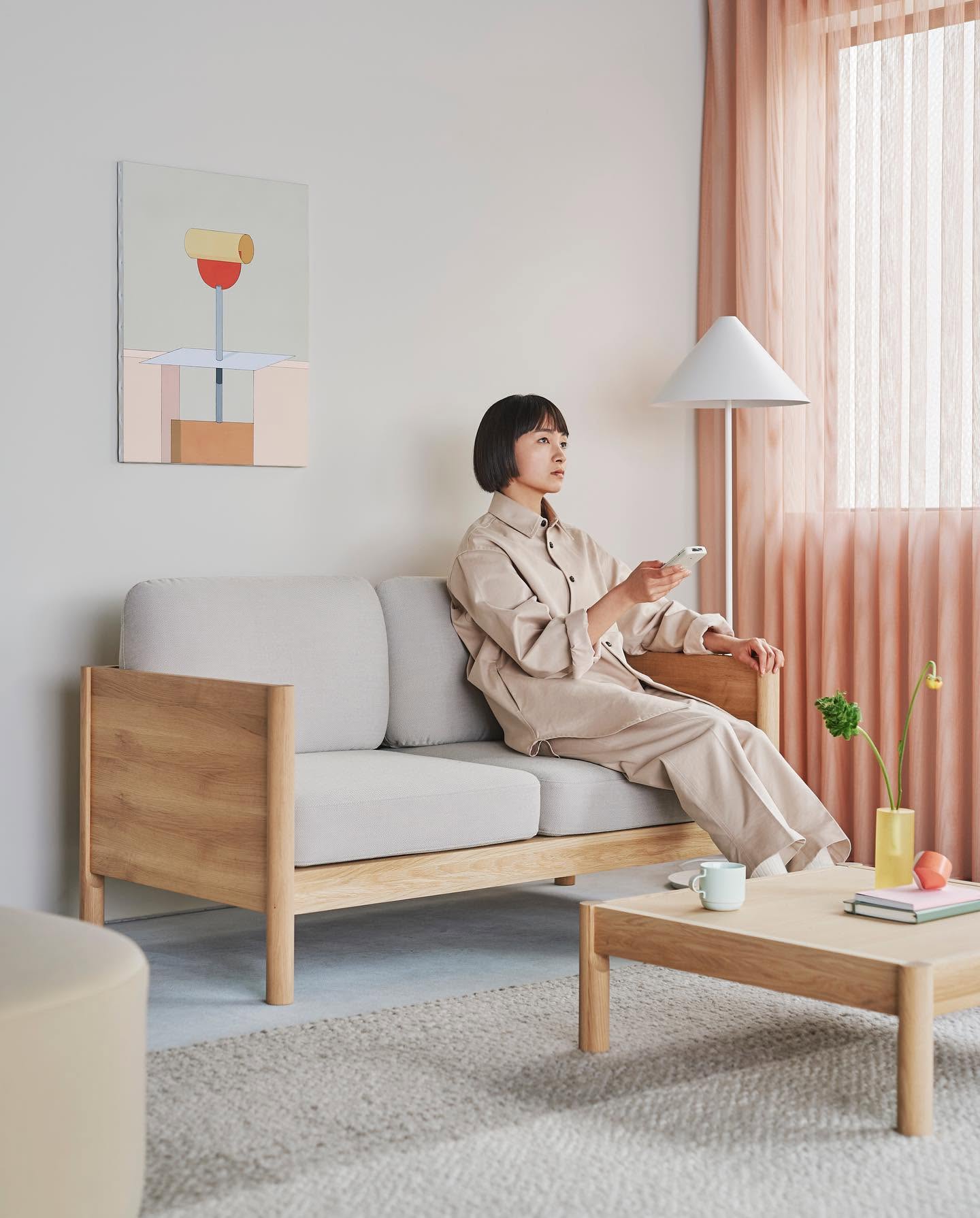 castor sofa en situation — Karimoku New Standard
