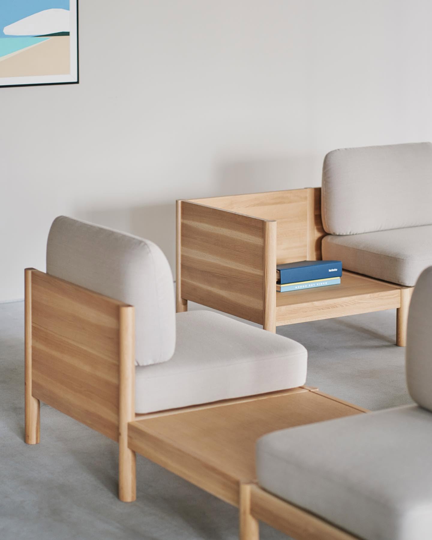 castor sofa en situation — Karimoku New Standard