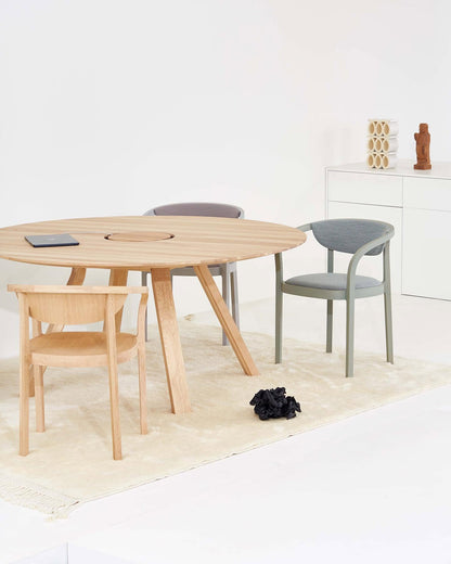colour wood sidechair en situation — Karimoku New Standard