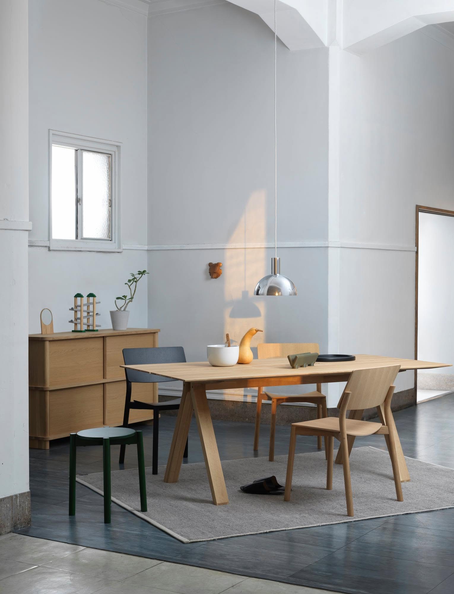 castor table en situation — Karimoku New Standard