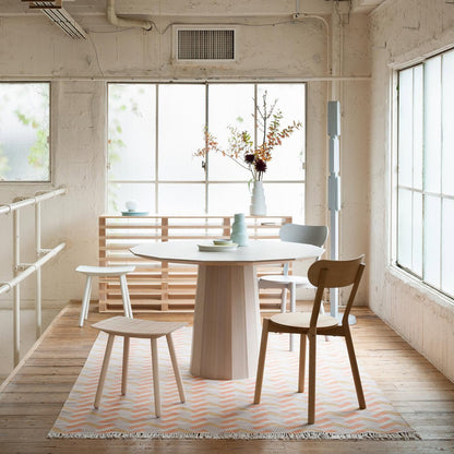 castor table en situation — Karimoku New Standard