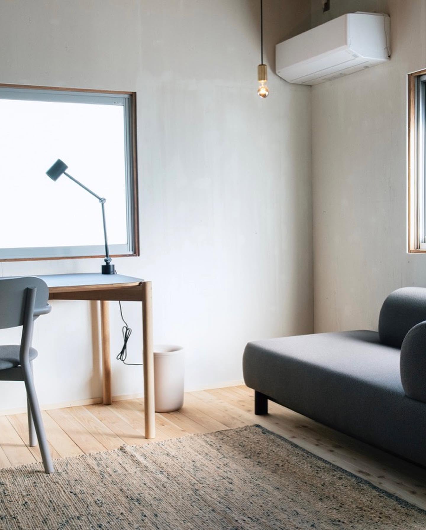 castor table en situation — Karimoku New Standard