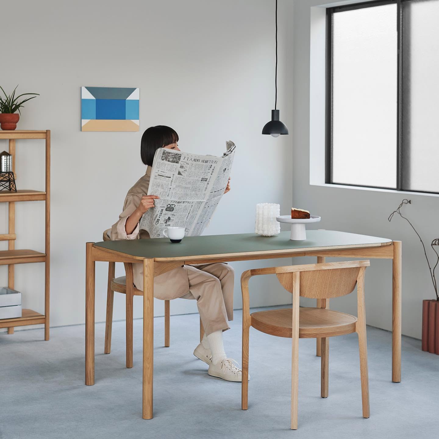 castor table linoleum en situation — Karimoku New Standard