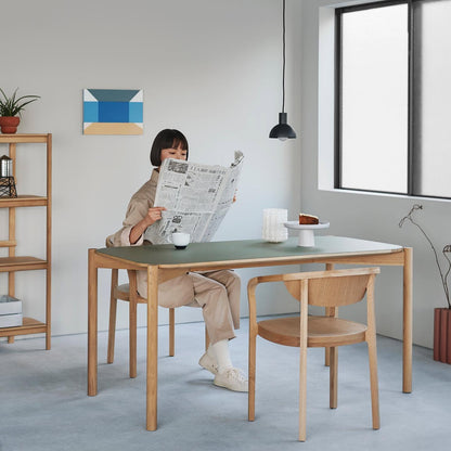 castor table linoleum en situation — Karimoku New Standard