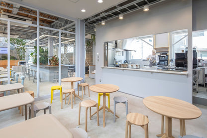 chesa chair en situation — Karimoku New Standard