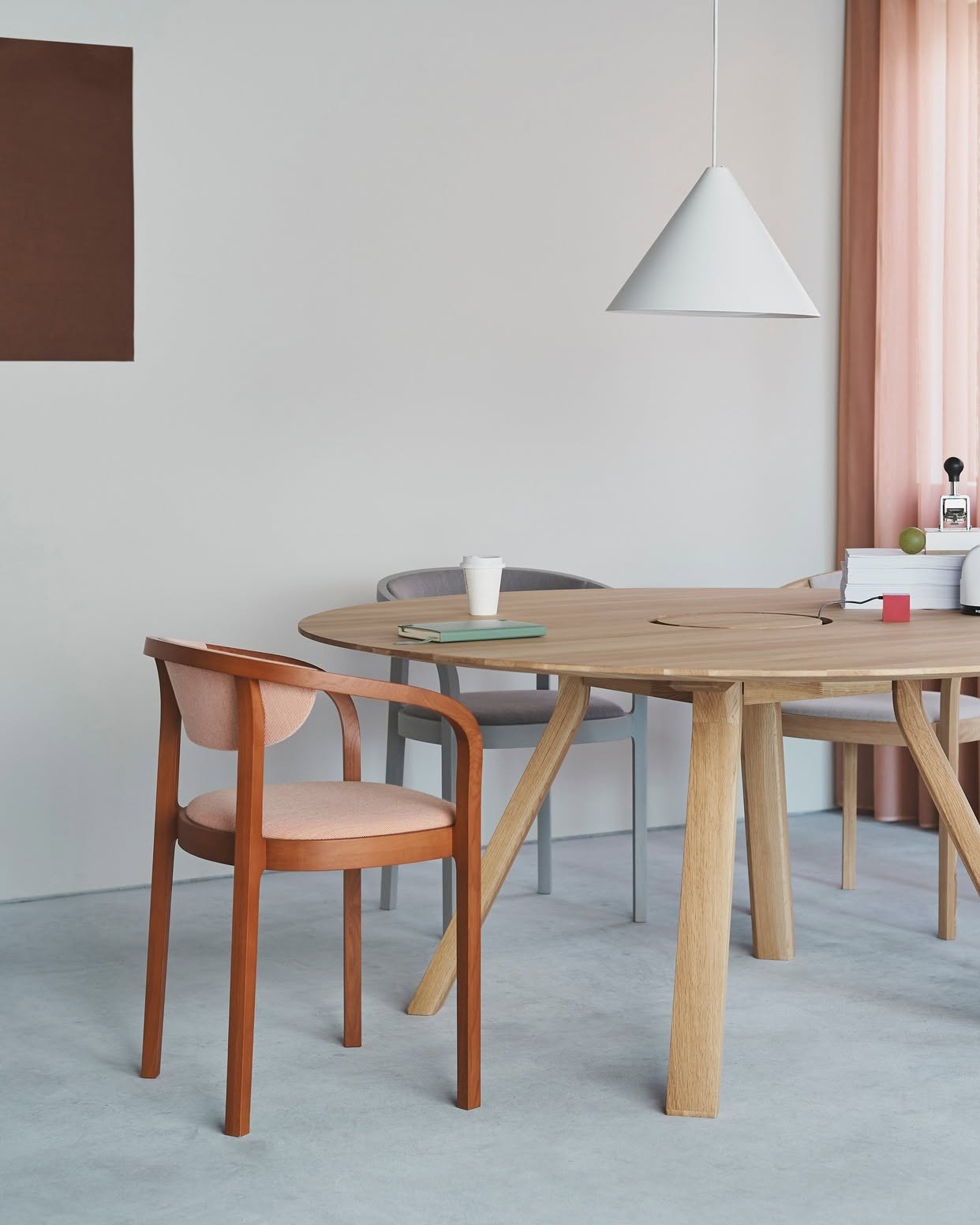 chesa chair en situation — Karimoku New Standard