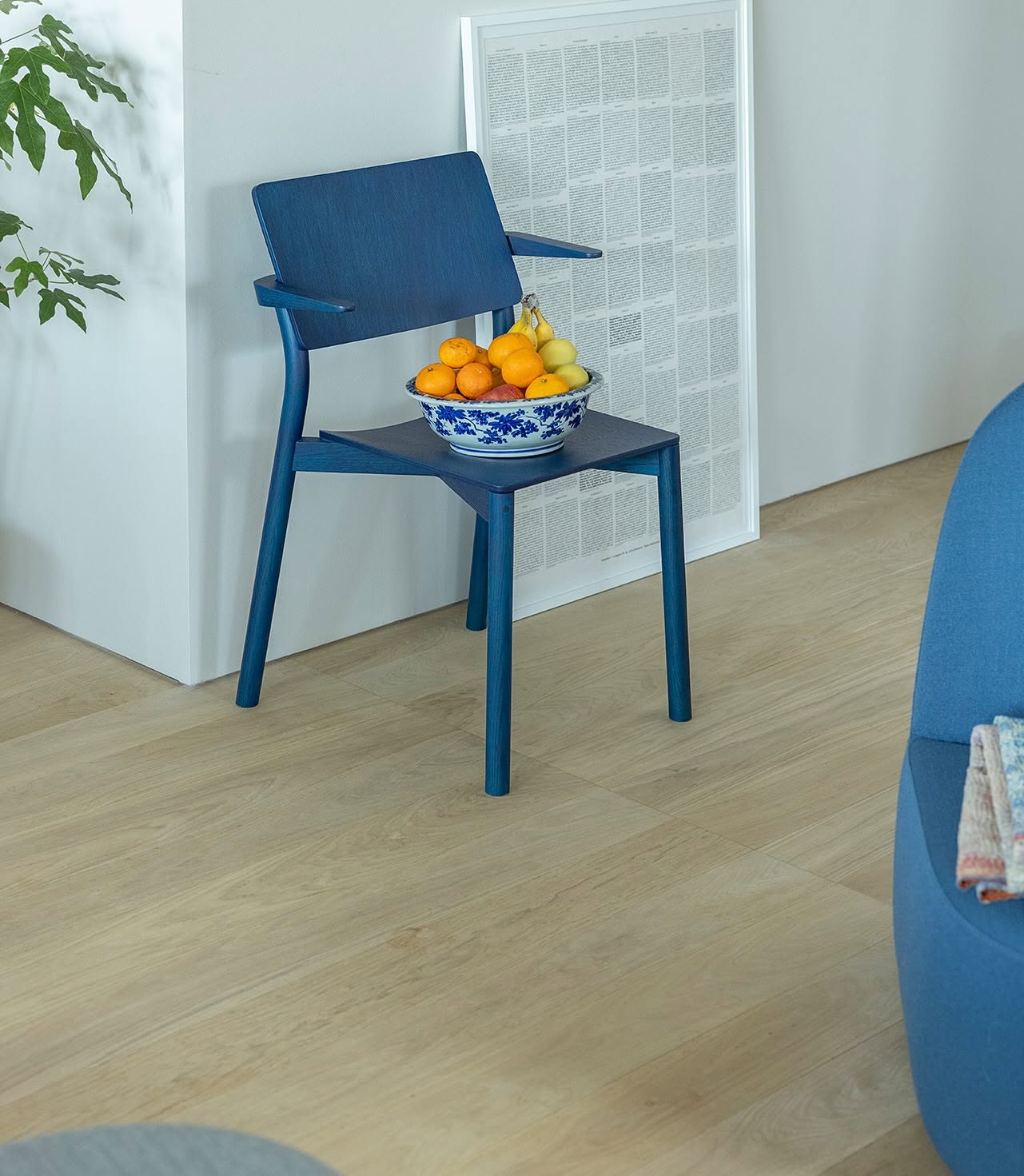 chesa chair en situation — Karimoku New Standard