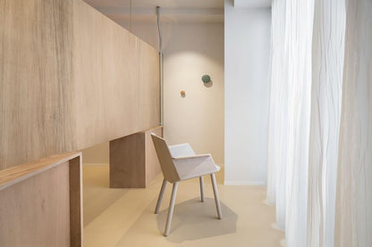 colour wood armchair en situation — Karimoku New Standard