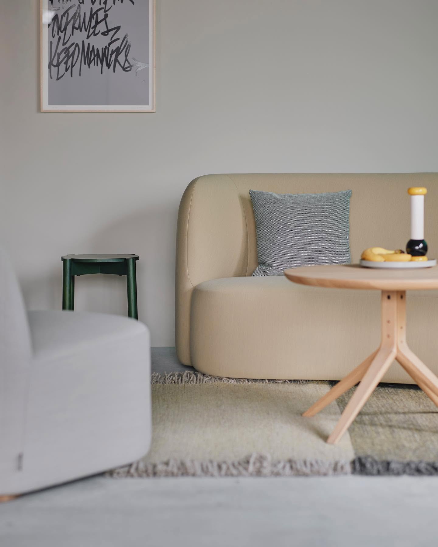 elephant sofa en situation — Karimoku New Standard