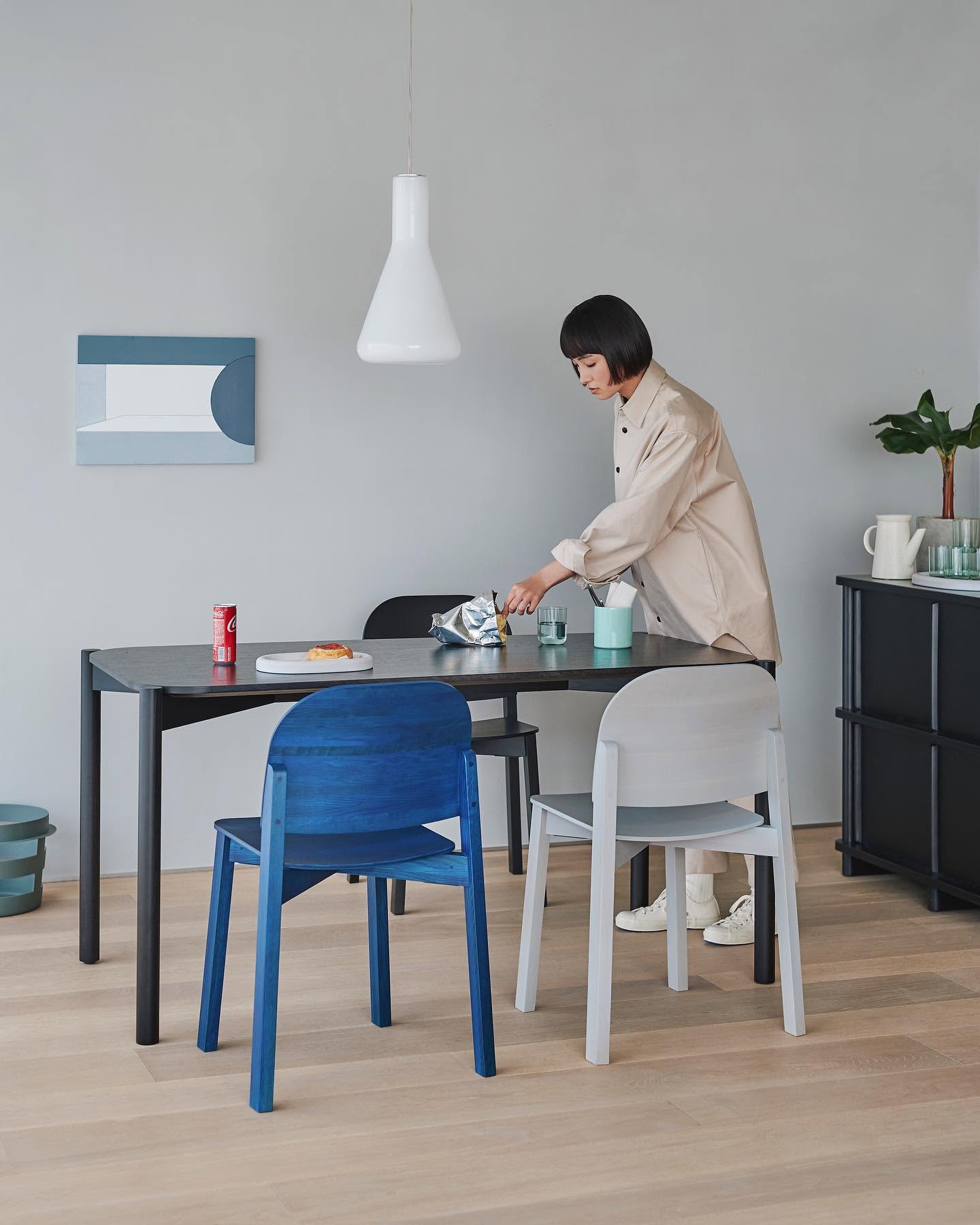polar chair en situation — Karimoku New Standard