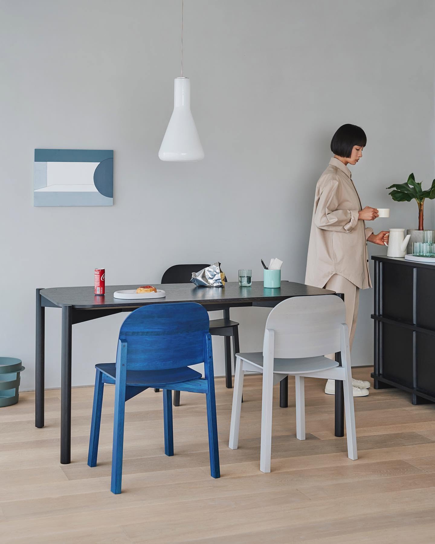 polar chair en situation — Karimoku New Standard